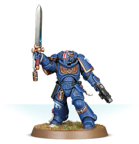 Primaris Lieutenant mit Energieschwert